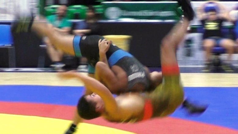 Simone Piroddu wrestling war sassaricostume blu