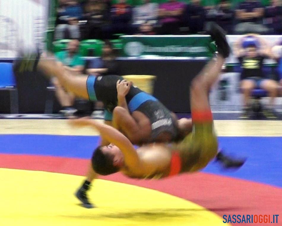 Simone Piroddu wrestling war sassaricostume blu