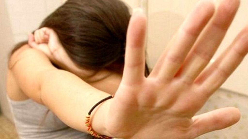 pensionato sassari nonno violenza sessuale minore Sassari prostituzione mamma prostituire figlia