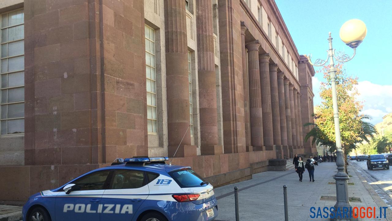 truffa sassari stalking polizia domiciliari sassari tribunale ricatta castelsardo appartamento domiciliari porto torres