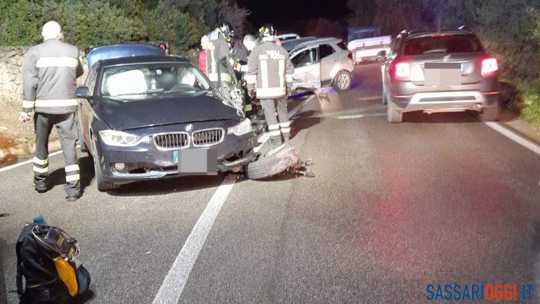 Sassari, perde dell'auto la targa in strada e chiede aiuto sui social