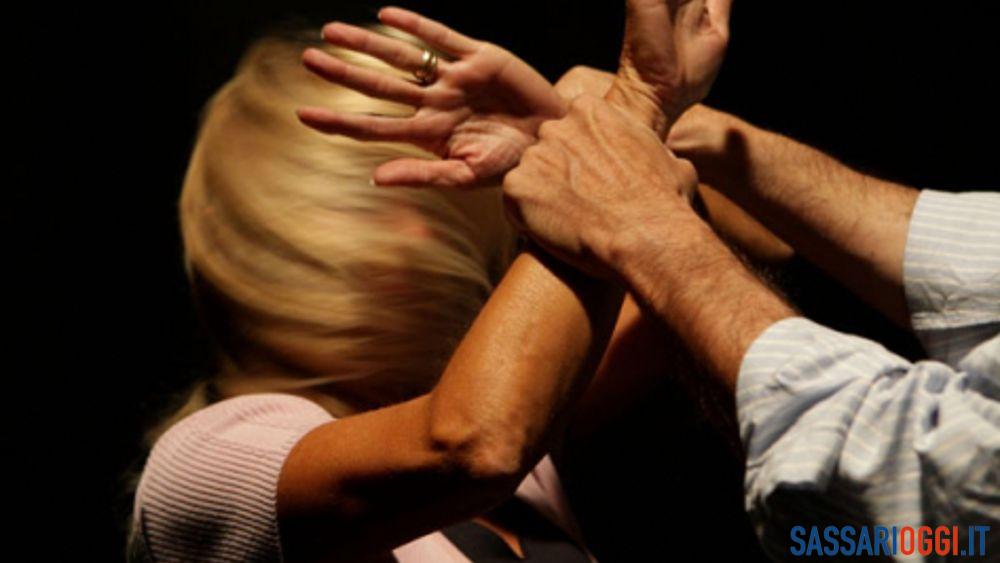 violenza sessuale alghero picchiava compagna 40nne sassari sorso denuncia picchiata compagna alghero volenza ex poliziotto moglie alghero violenza familiare aggredisce la moglie a sassari atti persecutori social