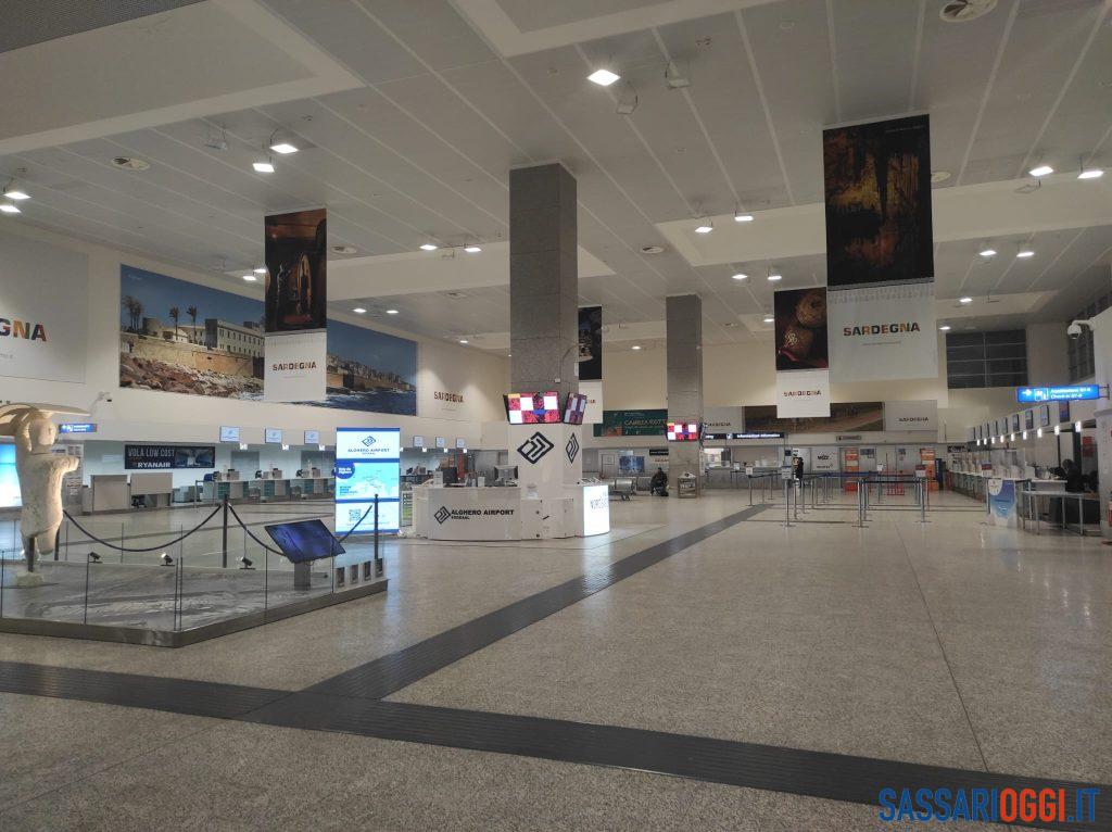 Aeroporto Alghero turismo sardegna crollo hall