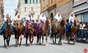 cavalcata sarda sassari donne a cavallo