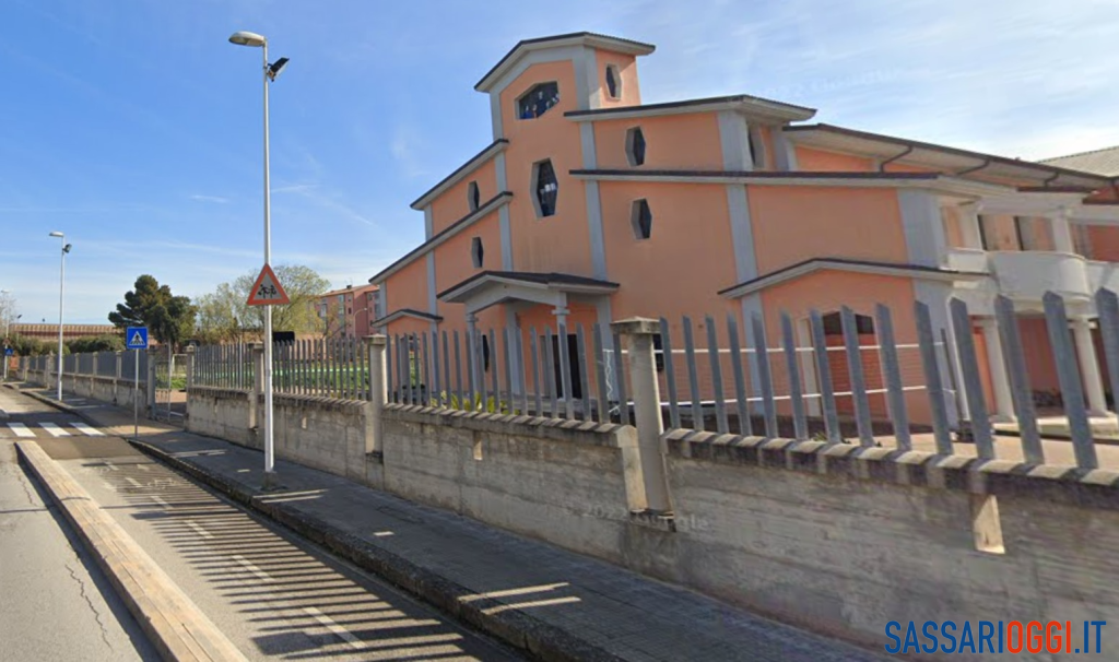 via washington sassari anziana marciapiedi