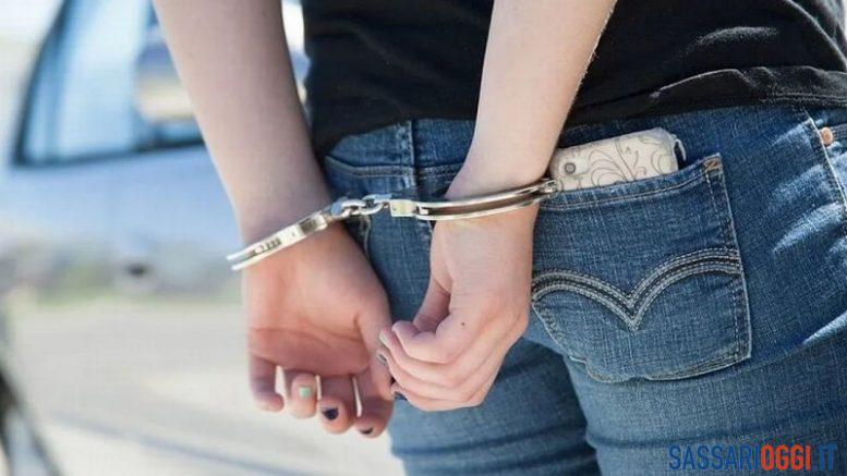 donna sorso arresti domiciliari evasione
