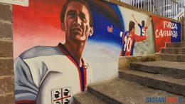 murale Le immagini di Gigi Riva, Gianfranco Zola e Daniele Conti su un muro di Chiaramonti