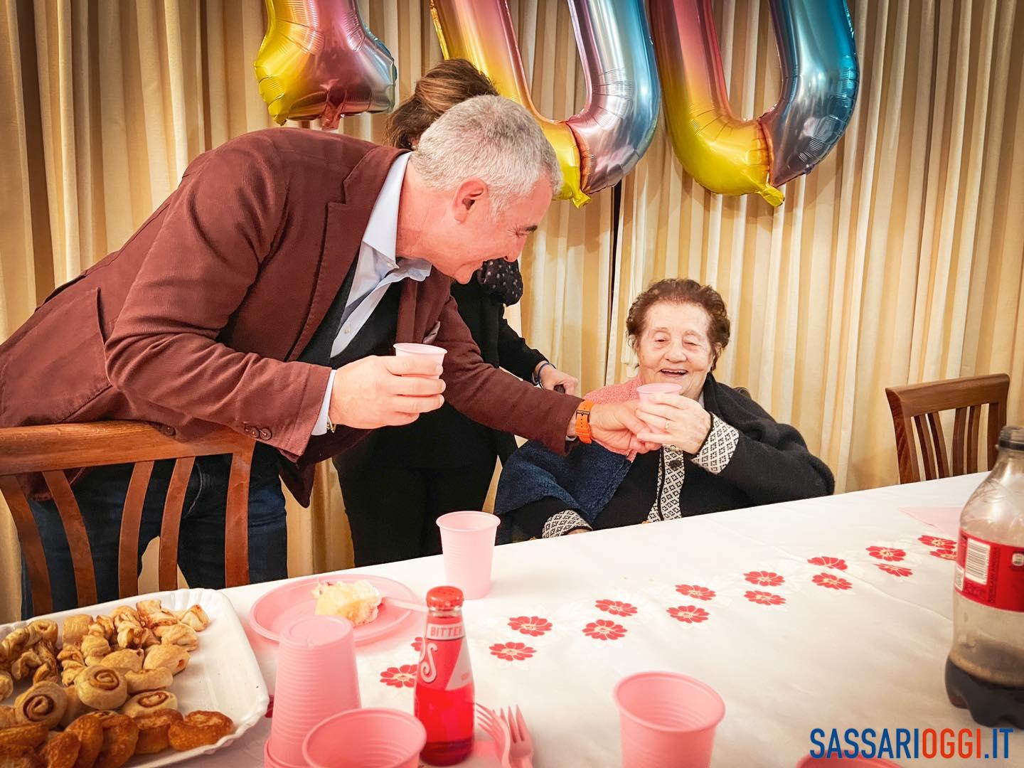 La signora Gina Antonini festeggia il centesimo compleanno