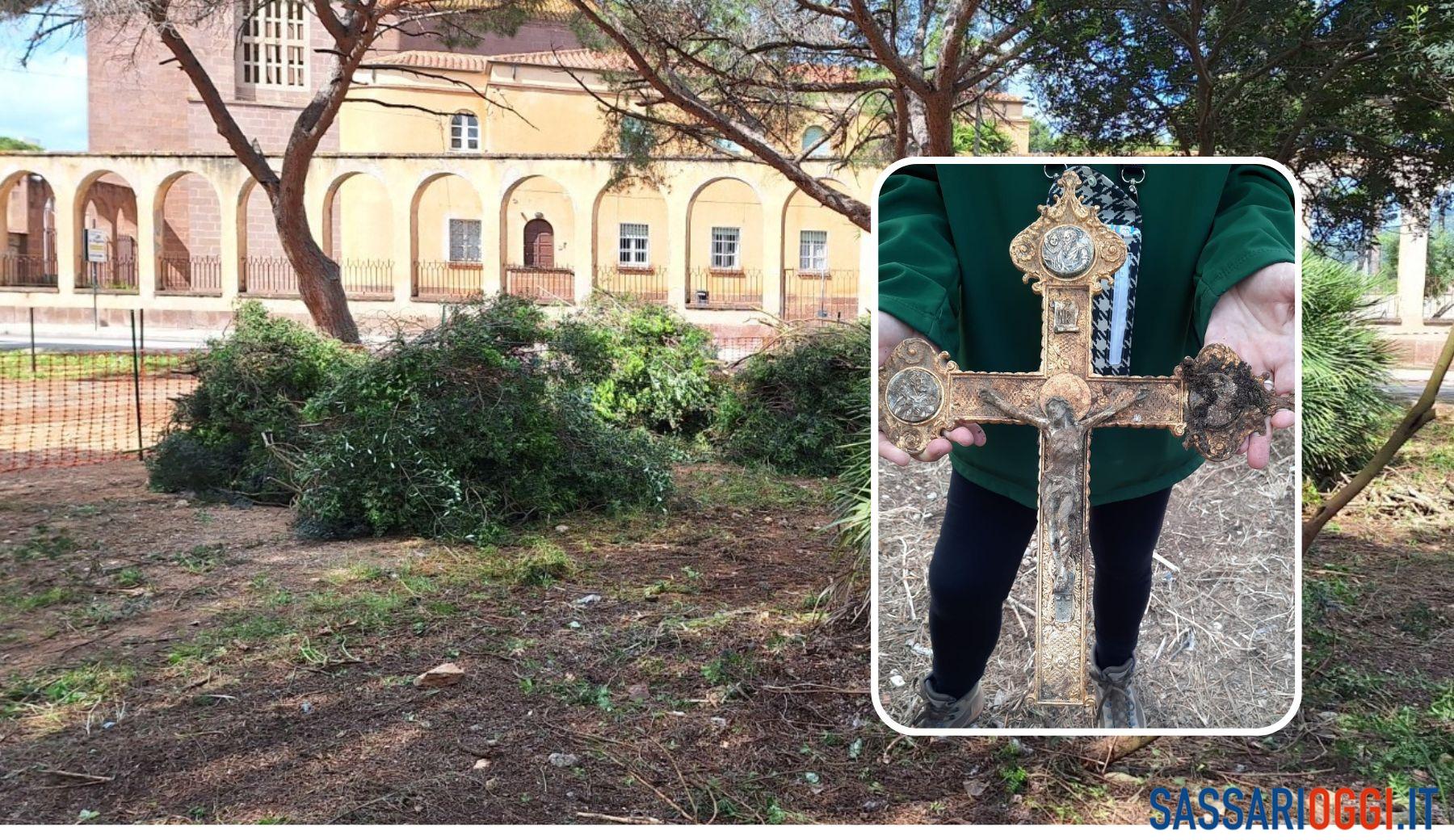 Trovare Un Crocifisso Per Terra Significato Un crocifisso tra le sterpaglie a Fertilia: "Fu rubato dalla cattedrale"