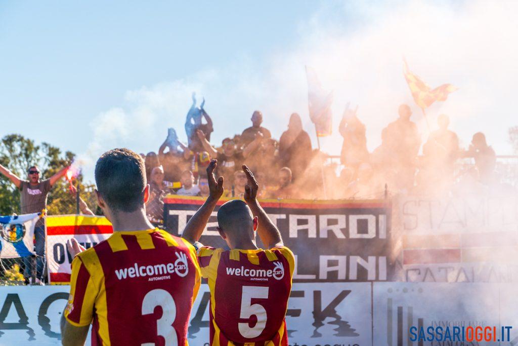 saluto squadra Alghero eccellenza a tifosi