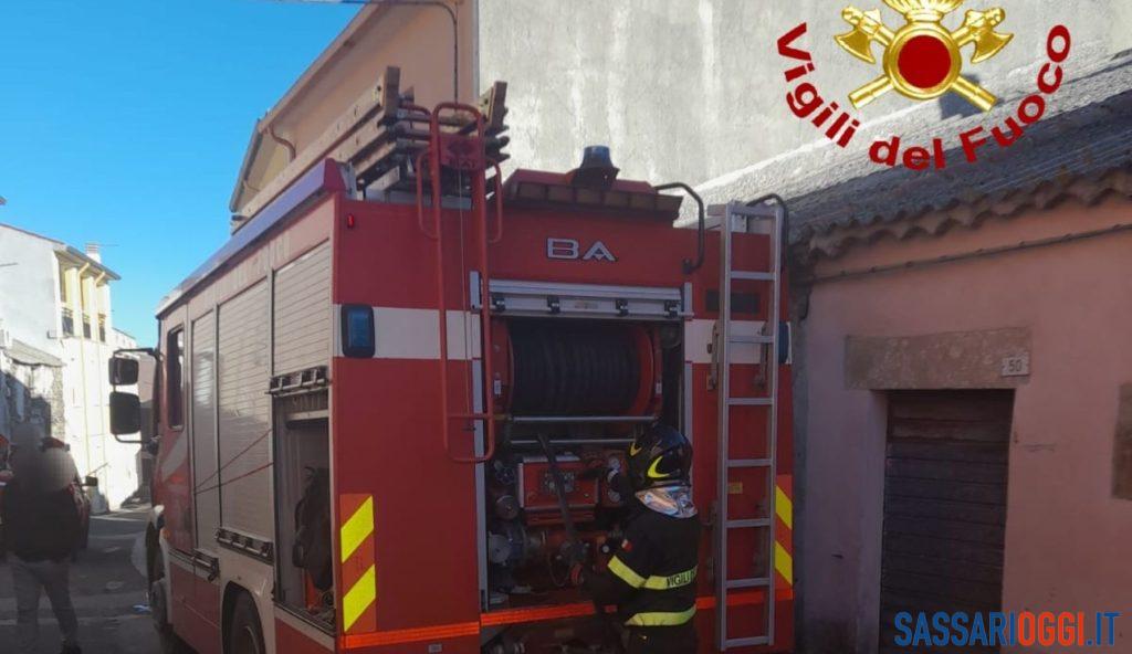 Incendio in una casa di Ploaghe, anziano resta intossicato