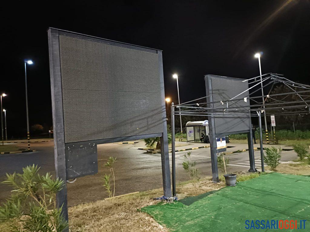 Pannelli digitali fuori uso nella stazione di via Zirano a Sassari