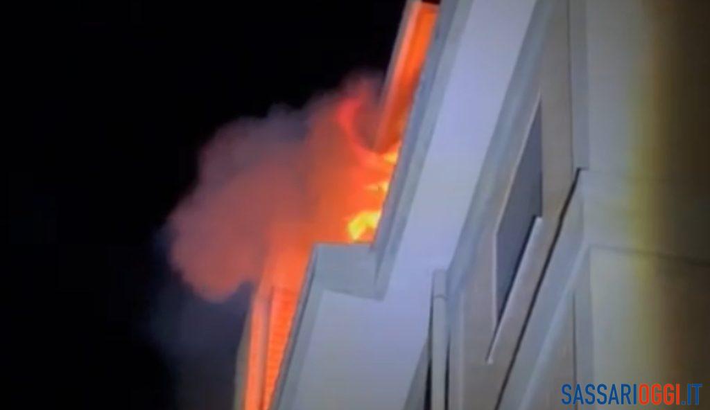 Incendio in una casa a Sassari, ci sono feriti