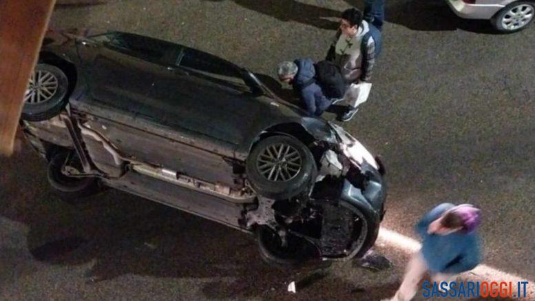 Incidente a Sassari, si ribalta con l'auto