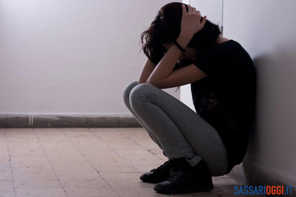 violenza minacce minore sessuale sassari valledoria