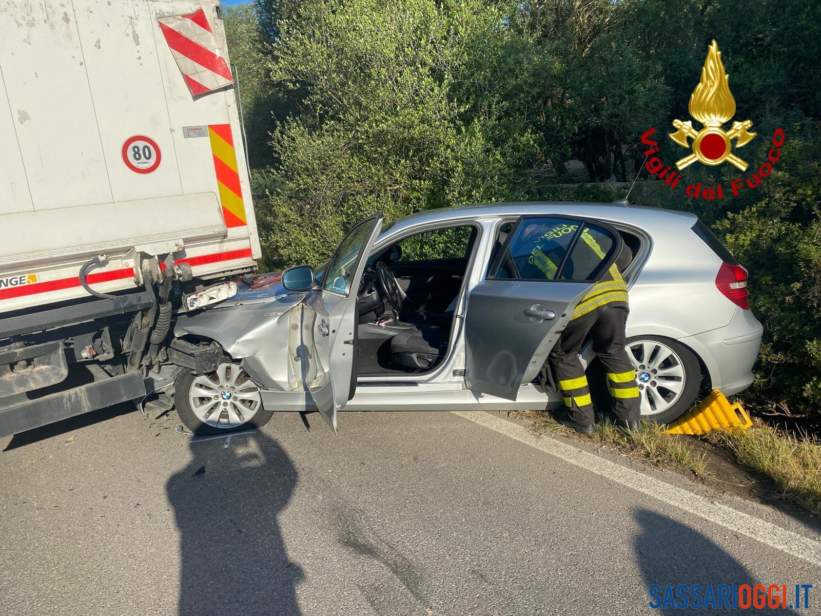 Brutto incidente all'ingresso di Alghero, ci sono due feriti