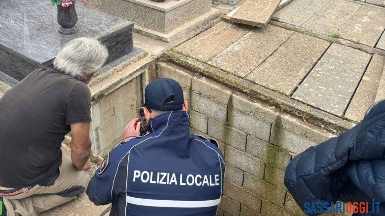 Cade al cimitero di Alghero e fa un volo di due metri