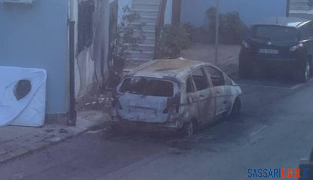 Auto in fiamme al Monte Rosello, proseguono le indagini