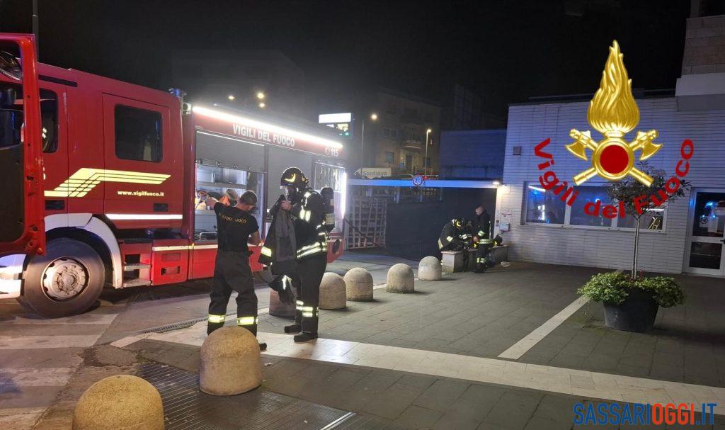 Auto in fiamme in piazza Mercato a Sassari, l'ipotesi del dolo