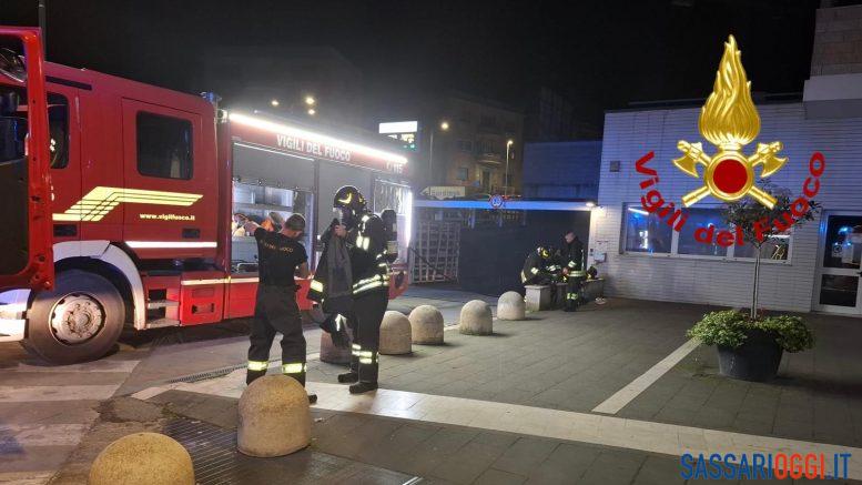 Auto in fiamme in piazza Mercato a Sassari, l'ipotesi del dolo