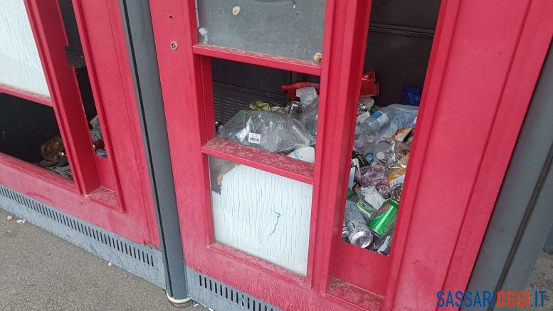 Rifiuti e topi, ancora degrado nella stazione autobus di Sassari