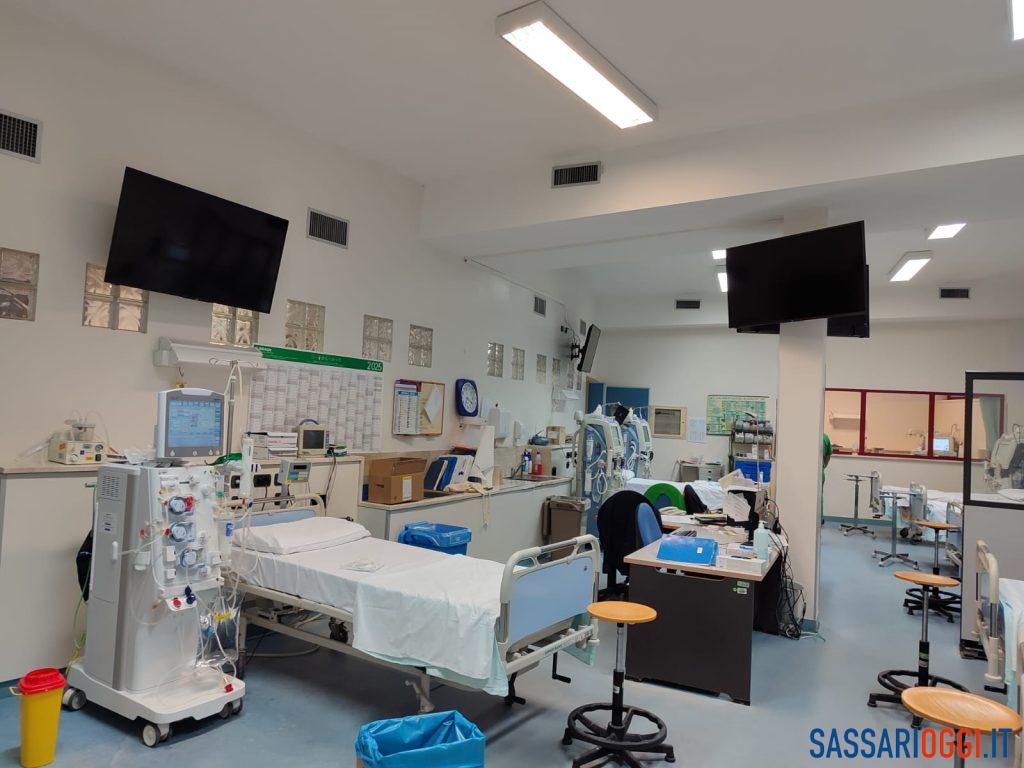 Sala dialisi di Porto Torres più accogliente con 5 nuovi maxischermi