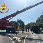 Trattore si ribalta sulla strada per Tissi, ecco cosa è successo