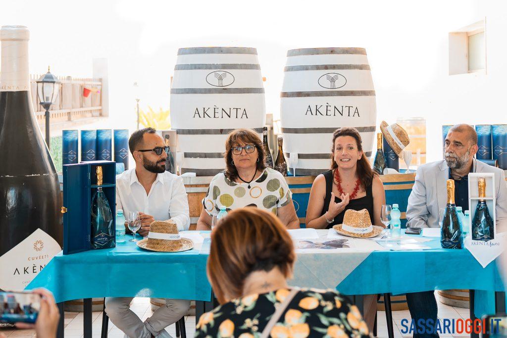 Alghero celebra l’estate con l’emersione dello spumante Akènta Sub