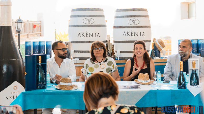 Alghero celebra l’estate con l’emersione dello spumante Akènta Sub
