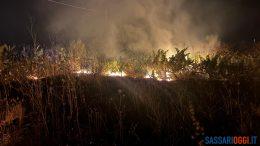 Grosso incendio nelle campagne di Sorso, danni ingenti