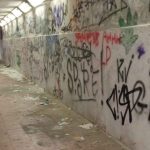 Rifiuti e siringhe nel sottopasso di Li Punti, la rabbia dei residenti