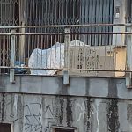 Clochard si rifugia tra i cartoni vicino all’ex Questura di Sassari