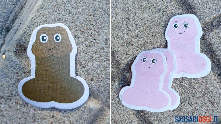 Il centro di Sassari si riempie di strane cartoline a forma di pene