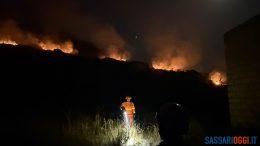 Incendio nelle campagne di Bosa, in cenere due ettari di terreno