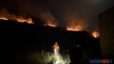 Incendio nelle campagne di Bosa, in cenere due ettari di terreno