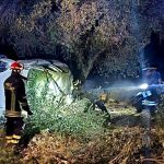 Incidente a Uri, gli occupanti fuggono trovati due sacchi di droga