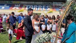 Matrimonio nello stadio della Torres Sassari