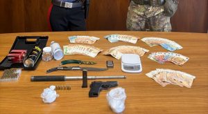 Armi, droga e ordigni in casa arresto alla periferia di Alghero