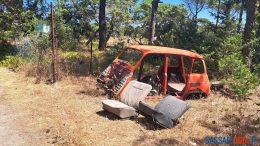 Inciviltà al Terzo Pettine di Platamona, auto abbandonata da tempo