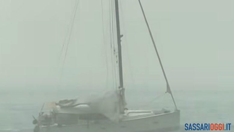 Tempesta a Porto Ferro, barca tedesca si incaglia tra le rocce