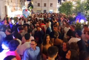 Sorso incanta con Calici di Stelle tra vino, musica e spettacolo