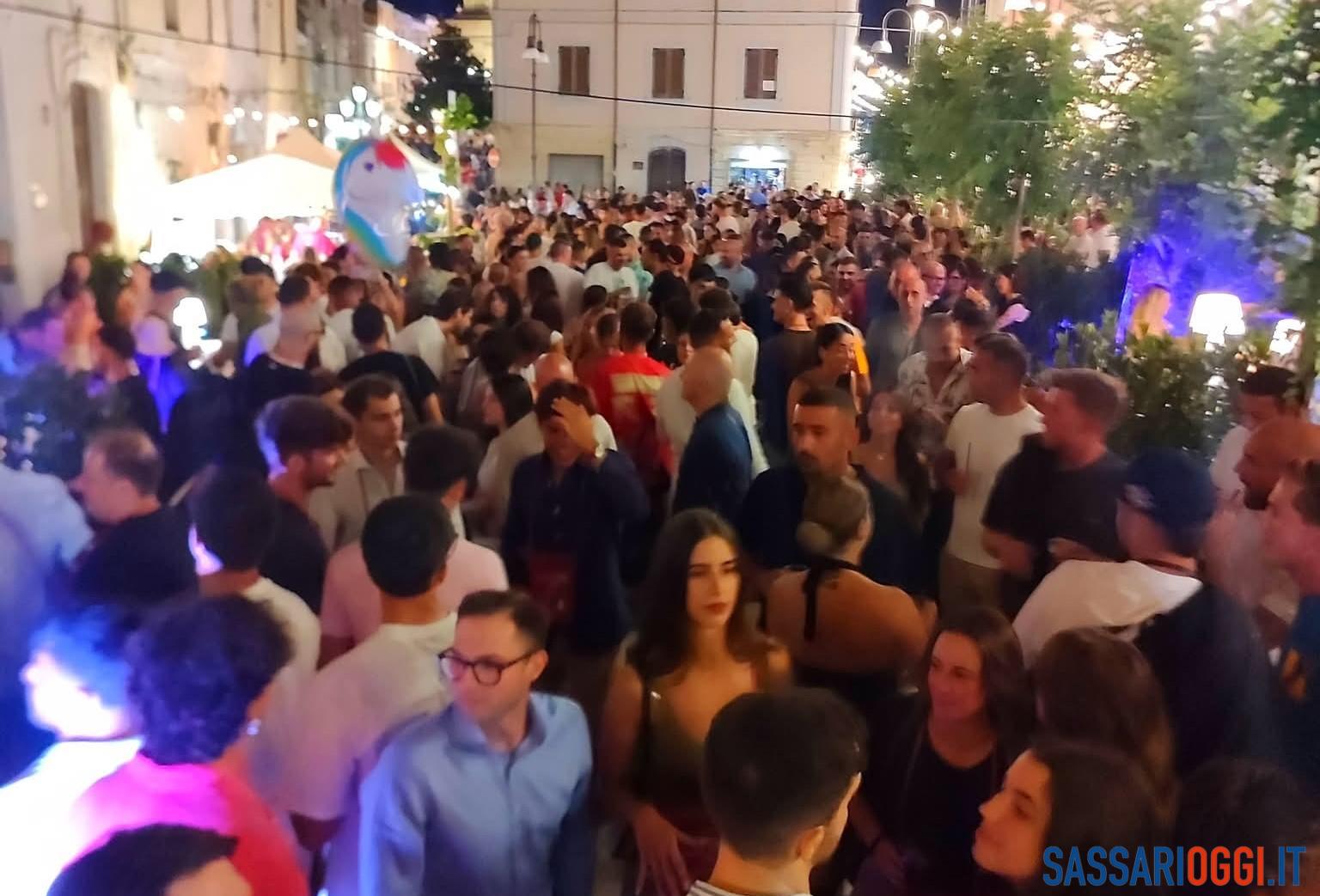 Sorso incanta con Calici di Stelle tra vino, musica e spettacolo