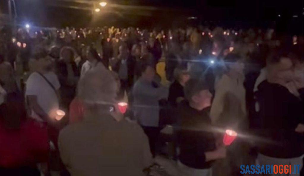 In migliaia a Castelsardo alla fiaccolata in memoria di Cinzia Pinna