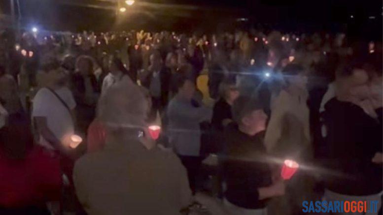 In migliaia a Castelsardo alla fiaccolata in memoria di Cinzia Pinna