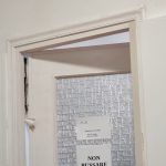 La porta rischia di cadere sui pazienti all'ex ospedale Rizzeddu di Sassari