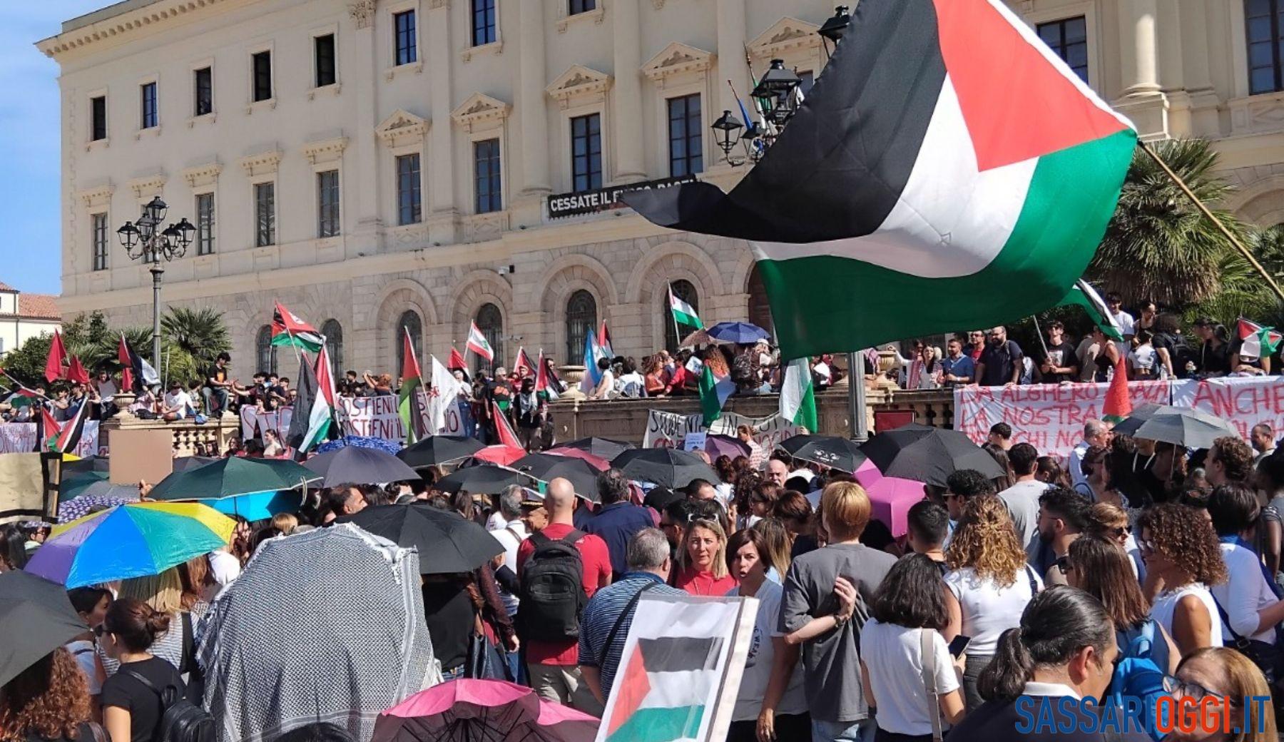 Oltre mille persone in piazza a Sassari per sostenere la Palestina