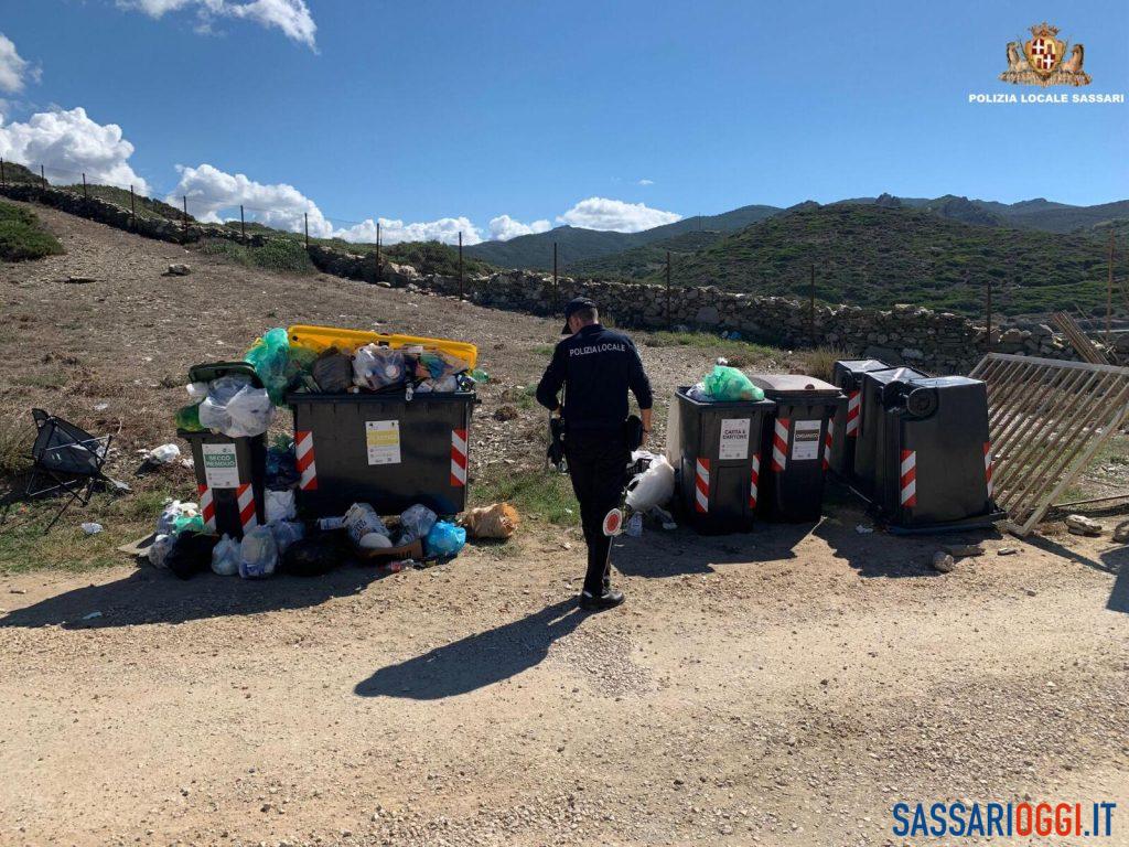 Camper abusivi a Porto Palmas, multe e controlli della Polizia locale