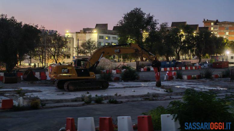 Cantiere fantasma a Sassari, ruspe ferme ed erbacce al Materno infantile