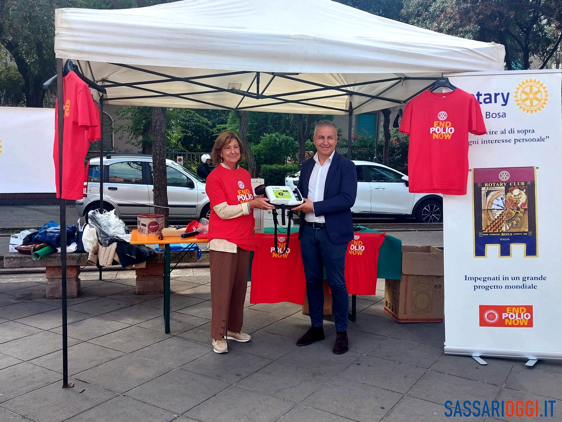 Il Rotary dona un defibrillatore al Comune di Bosa