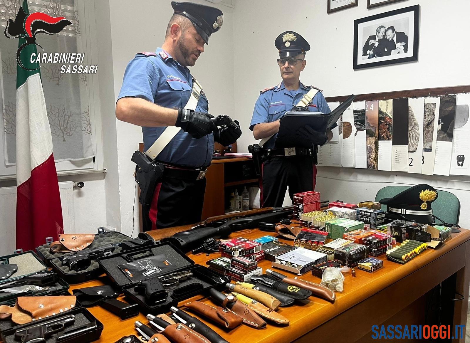 Minaccia con la pistola un tabaccaio a Ittiri, in casa aveva un arsenale